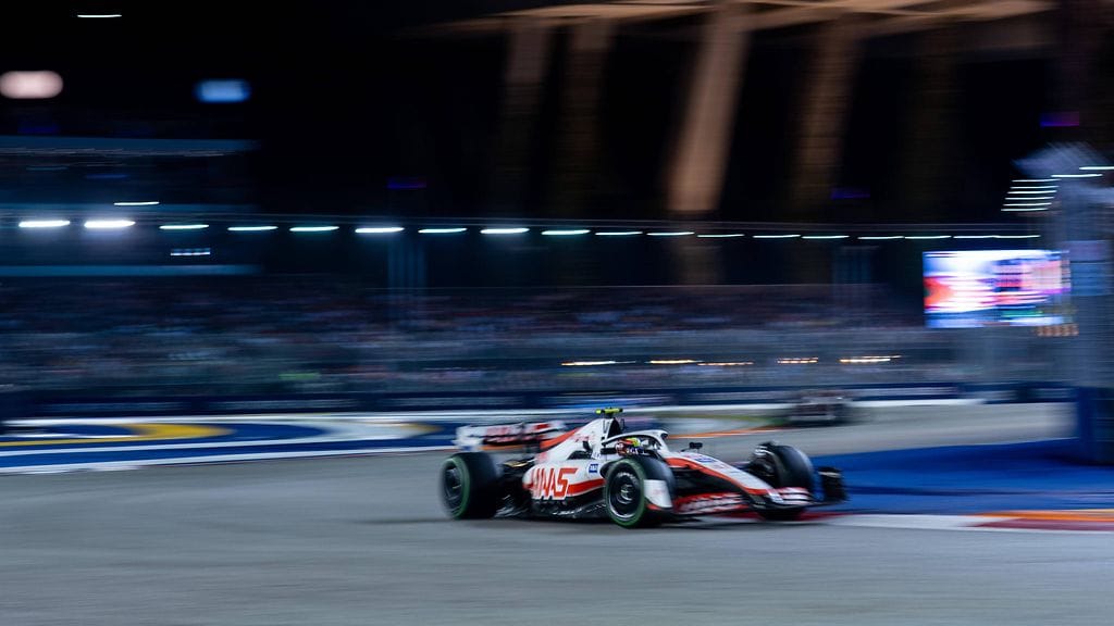 Mick Schumacher ajoi seinään Suzukan ensimmäisissä harjoituksissa.