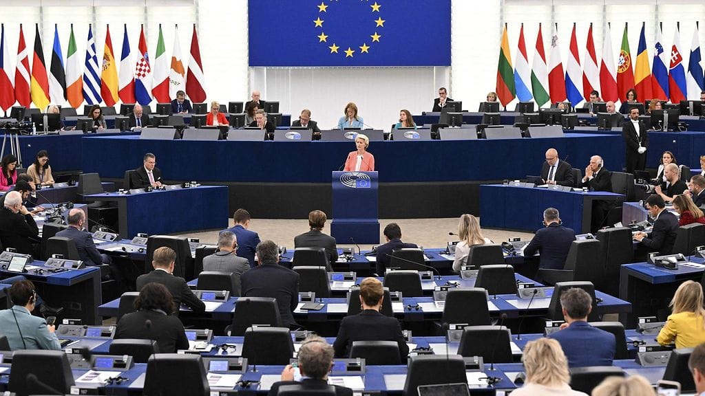 EU on myös asettanut henkilöpakotelistalle yli 1 200 venäläistä.