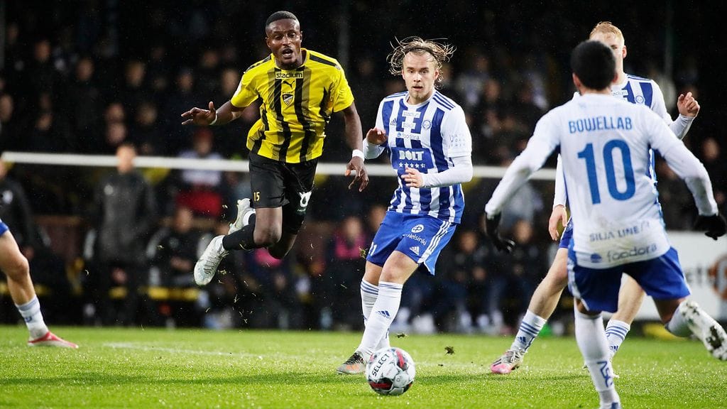 HJK:n Santeri Väänästä ovat kutsumassa ulkomaiset pelikentät.