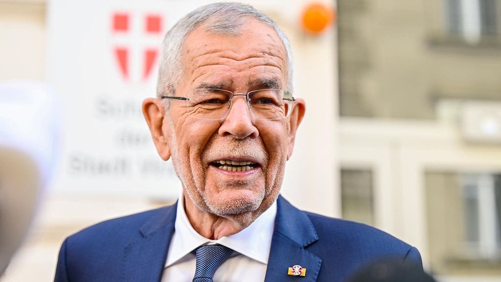 Van der Bellen sai ilmeisesti jatkokauden eikä kakkoskierrosta järjestetä.