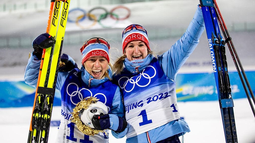 Tiril Eckhoff ja Marte Olsbu Röiseland voittivat Pekingin olympialaisissa yhteensä kahdeksan mitalia, joista neljä kultaisia.