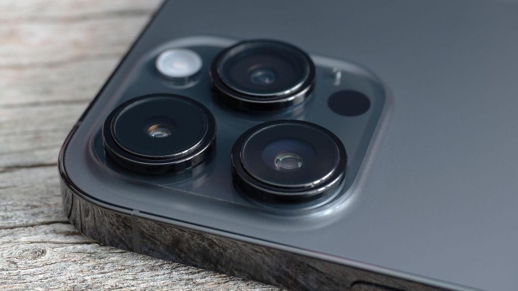 Mies kuvasi puhelimellaan seksivideoita naisten tietämättä.