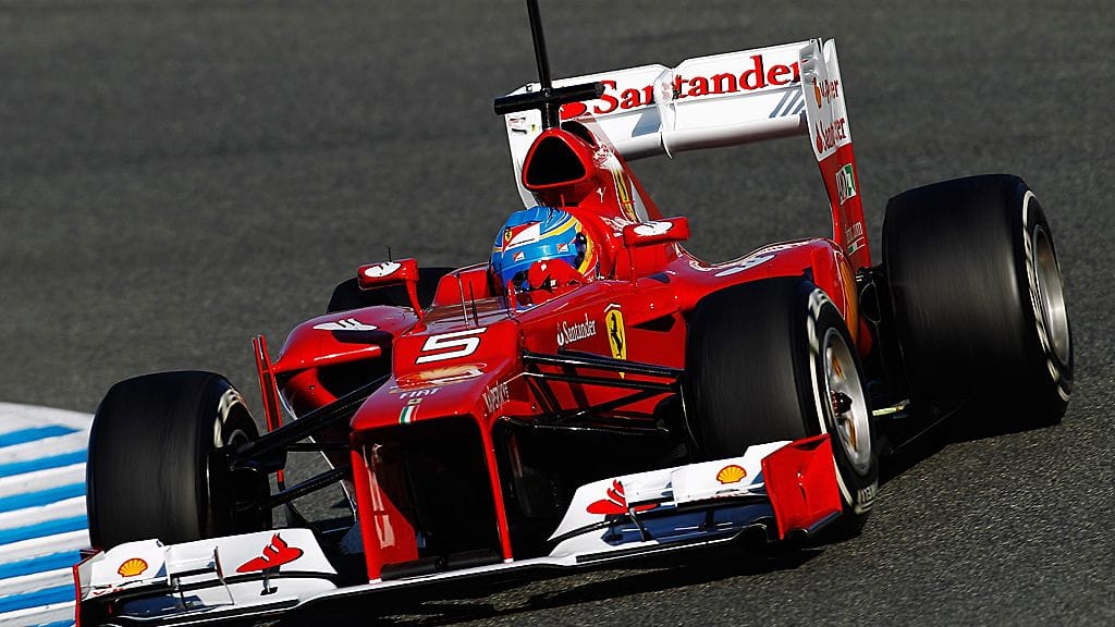 Fernando Alonso testaa Ferrarin F1-autoa.