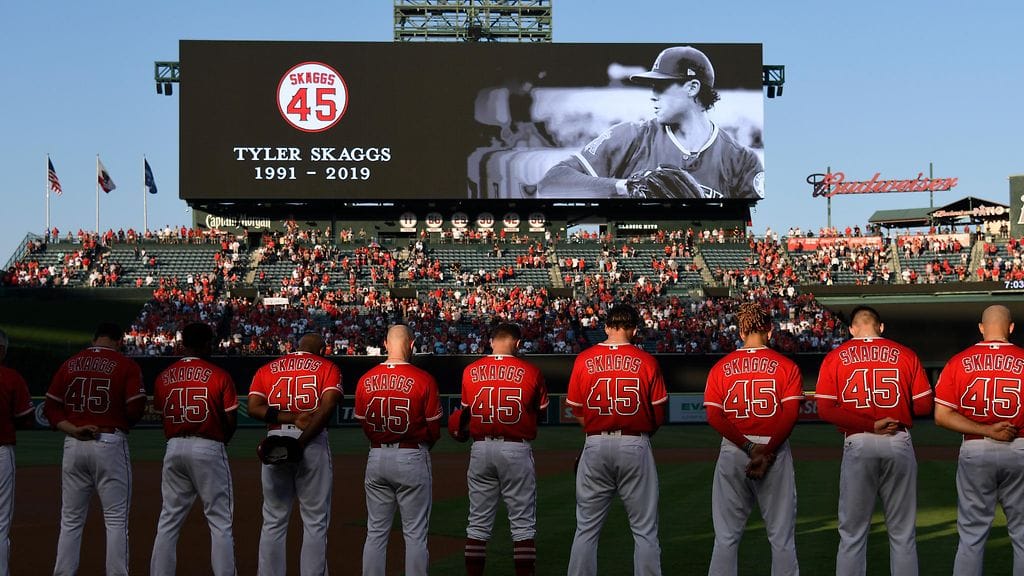 Tyler Skaggsin muistoa kunnioitettiin vuoden 2019 heinäkuuta Los Angeles Angelsin ja Seattle Marinersin välisessä ottelussa.