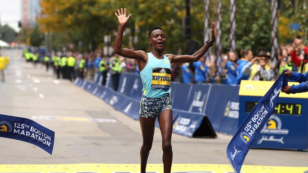 Dopingrikkeestä väliaiksieen kilpailukieltoon joutunut Diana Kipyogei voitti vastikään Bostonin maratonin.
