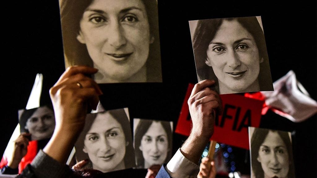 Daphne Caruana Galizia, jota kuvailtiin "yhden naisen Wikileaksiksi", tapettiin autopommilla kotinsa lähellä liki viisi vuotta sitten. Kansainvälisesti tunnetun toimittajan tappaminen sai valtavasti mediahuomiota.