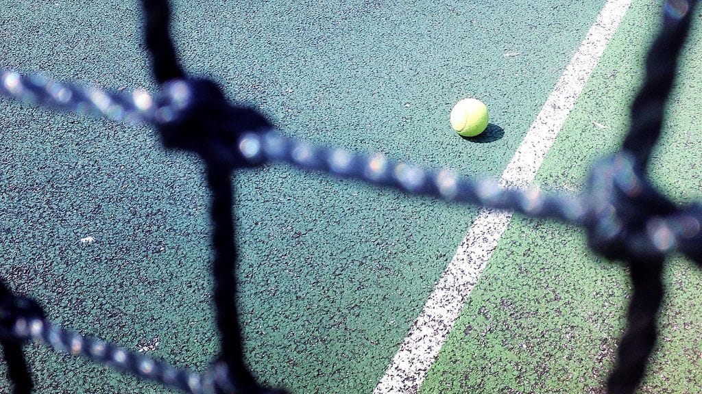 Entisen lupauksen tennisura päättyi jo varhain. Kuvituskuva.