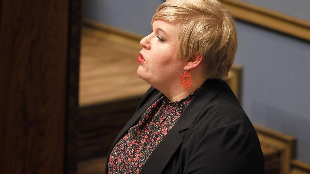 Keskustan puheenjohtja Annika Saarikko eduskunnan kyselytunnilla toukokuussa.