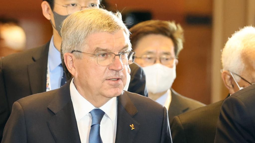 KOK:n puheenjohtaja Thomas Bach kertoi keskiviikkona, että Venäjään ja Valko-Venäjään kohdistuneita sanktioita tulee jatkaa.