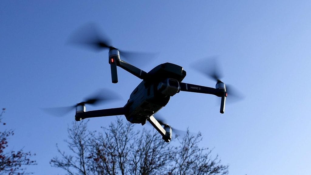 Droonien lennättäminen on Norjassa Venäjän kansalaisilta kielletty. Kuvituskuva.