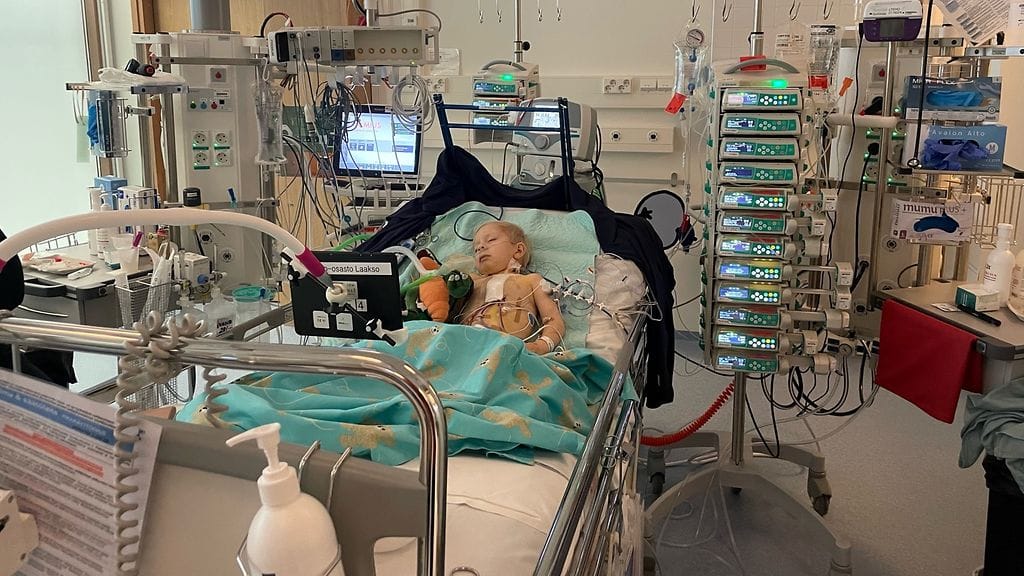 Nelivuotias Marlon pääsi sydänleikkaukseen ja toipuu nyt Uudessa lastensairaalassa Helsingin Meilahdessa. 1