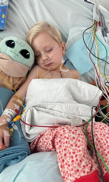 Nelivuotias Marlon pääsi sydänleikkaukseen ja toipuu nyt Uudessa lastensairaalassa Helsingin Meilahdessa. 2