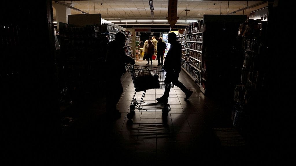 Harkovassa ostoksilla sähkökatkon aikana.