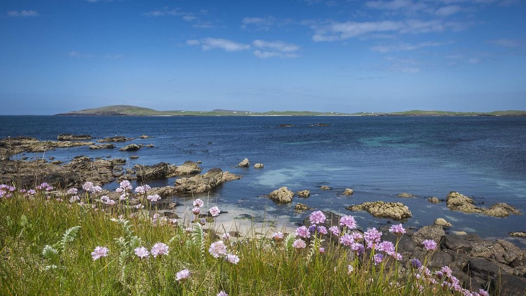 Shetlannin ja Tanskan Färsaarten välinen kaapeli vaurioitui viime viikolla, ja sitä korjataan edelleen. Kuvituskuva Shetlandinsaarilta.