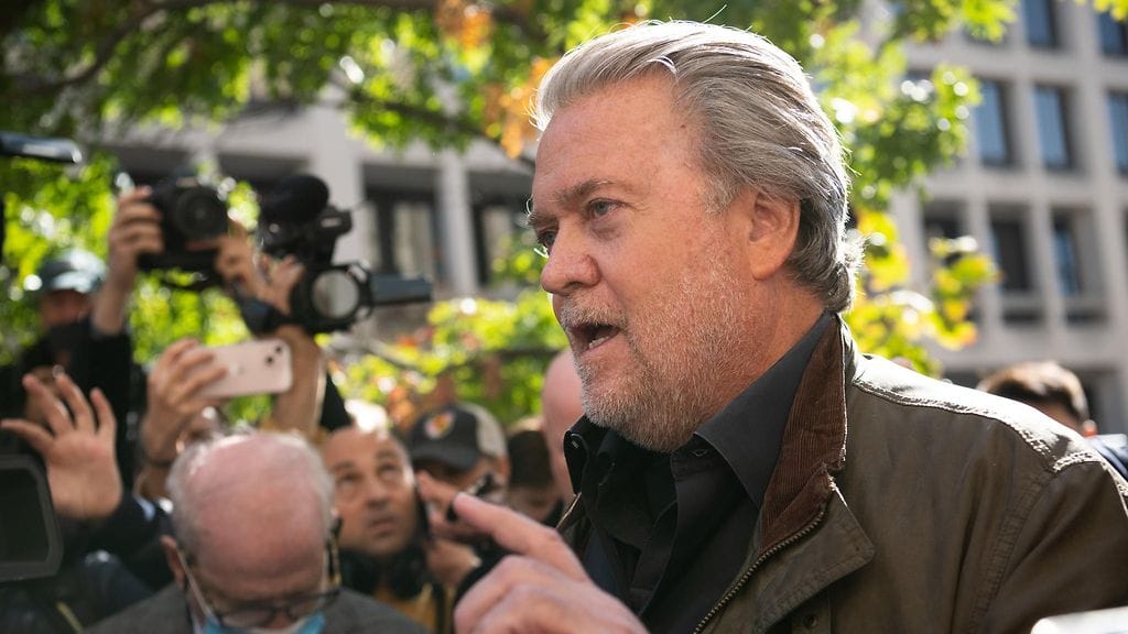 Steve Bannon tuomittiin neljän kuukauden vankeustuomioon ja sakkoihin perjantaina.