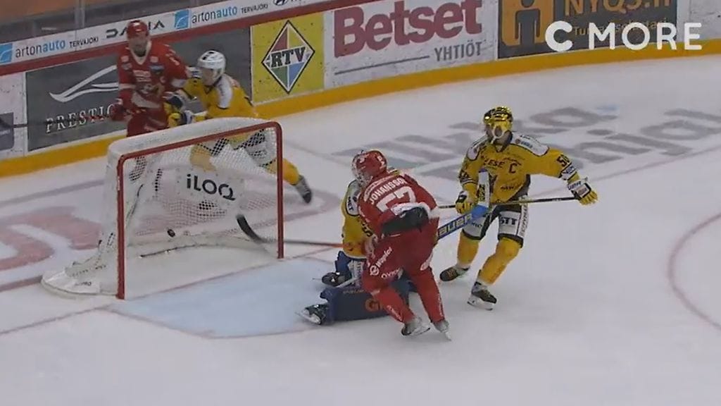 Juhamatti Aaltonen seurasi aitiopaikalta – Sportin Johansson sai apinan niskastaan