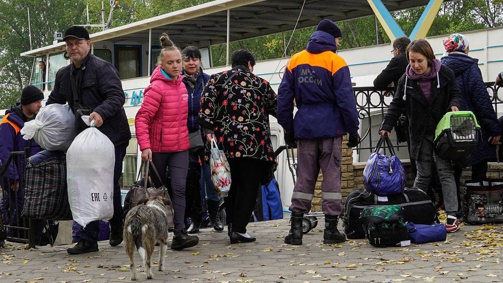 Venäjä jatkoi Hersonin asukkaiden evakuoimista Dnepr-joen eteläpuolelle 25. lokakuuta.