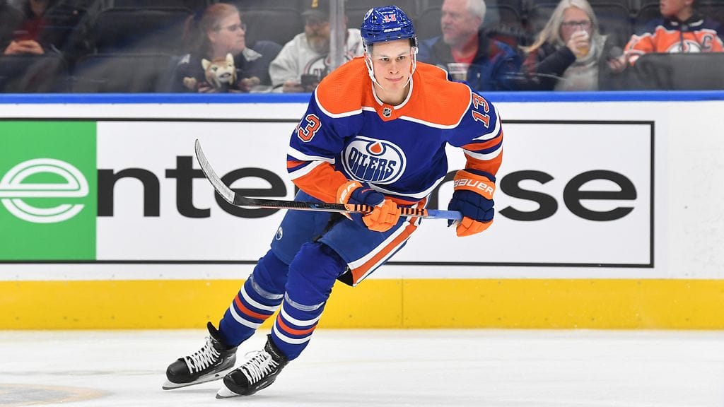 Jesse Puljujärvi ihastuttaa NHL-faneja myös kiekkokaukalon ulkopuolella.