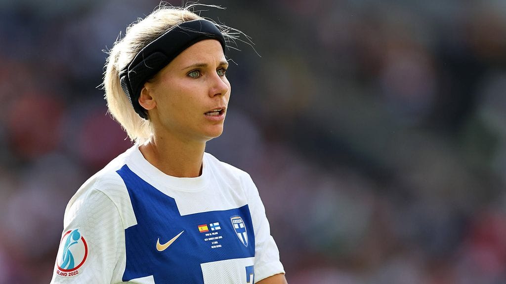 Tuija Hyyrynen, 34, lopettaa pelaajauransa.