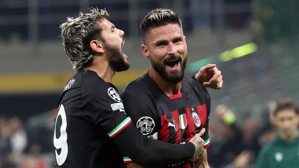 Olivier Giroud (oik.) teki AC Milanille Red Bull Salzburgia vastaan kaksi maalia ja alusti kaksi.