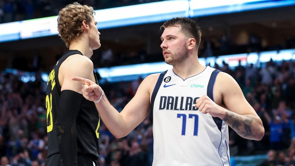 Dallasin Luka Doncic (oik.) vei joukkueineen pidemmän korren Lauri Markkasesta.