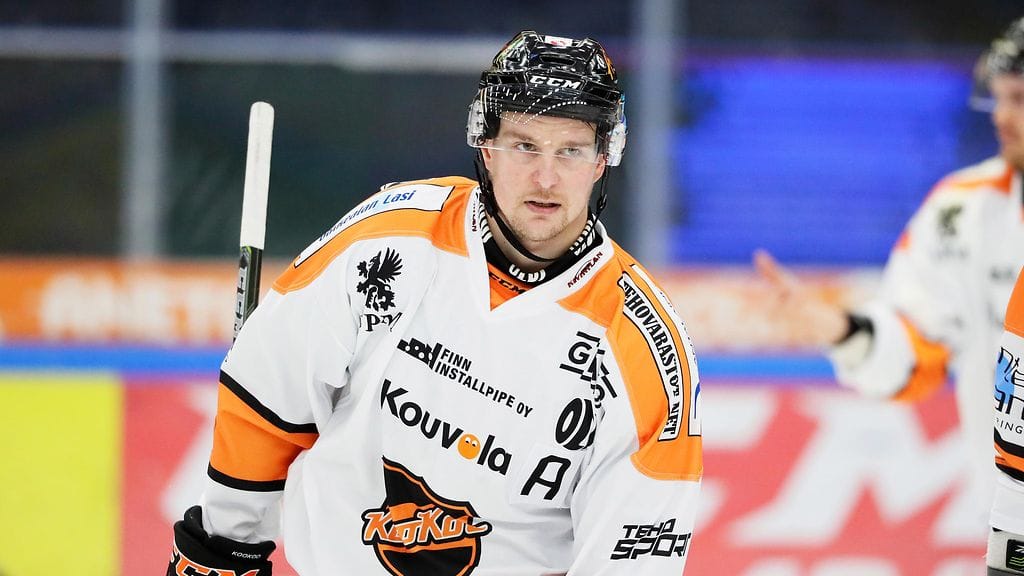 Jarkko A. Immonen kiekkoili viimeiseksi jääneellä liigakaudellaan 2016-2017 KooKoossa.