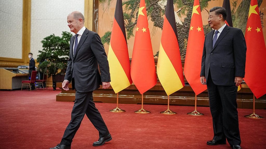 Kiinan presidentti Xi Jinping toivotti Saksan liittokanslerin Olaf Scholzin tervetulleeksi Pekingiin perjantaina.