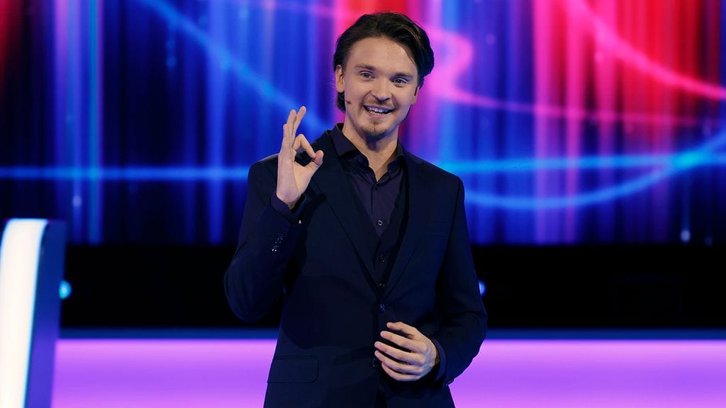 tietajat_tietaa_s1_eps1_juontaja_roope-salminen_1920x1080