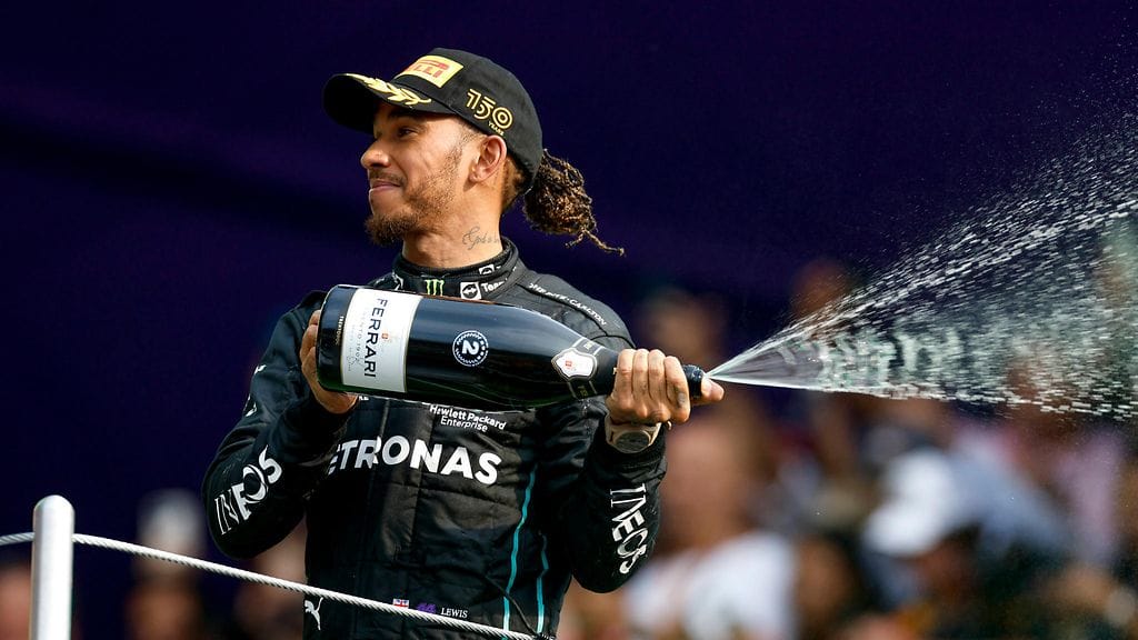 Lewis Hamilton on ollut kahdessa viime kisassa lähellä voittoa, mutta vielä ei ole tärpännyt.