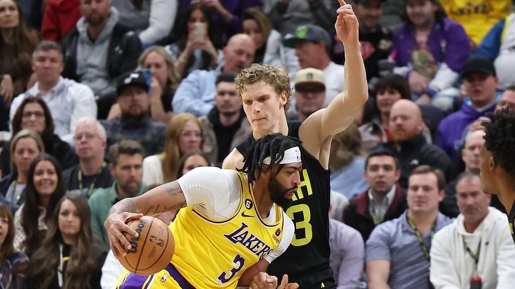 Anthony Davis ja Lauri Markkanen taistelivat vastakkain yön NBA-kierroksella.