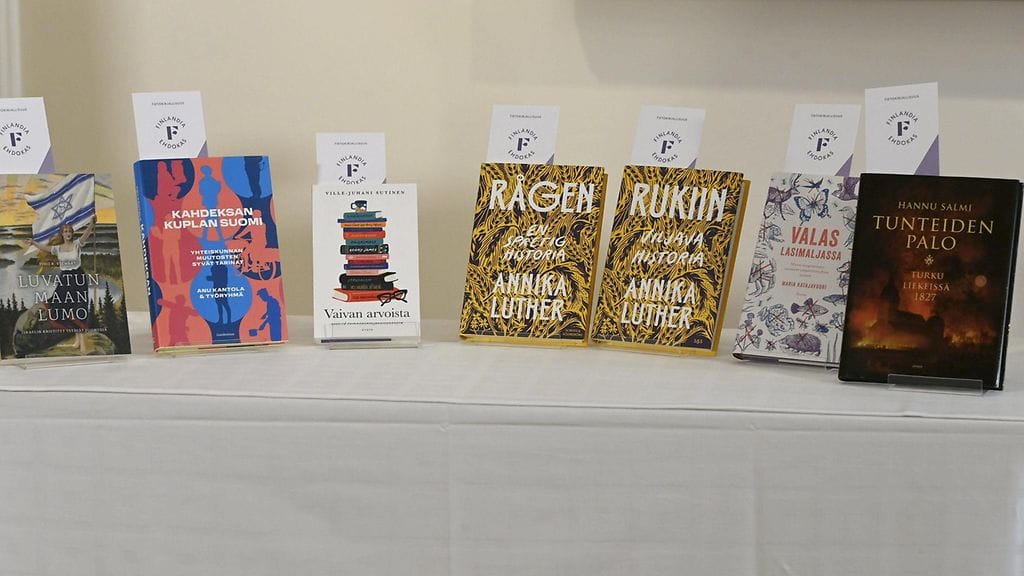 LK 8.11. 2022  Tietokirjallisuuden Finlandia-palkintoehdokaskirjoja julkistustilaisuudessa Helsingissä 8. marraskuuta 2022.