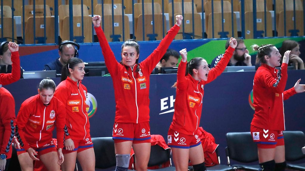 Slovenialaiset olivat kuvanneet Serbian joukkueen (kuvassa) harjoituksia.