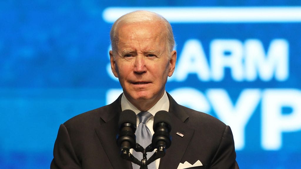 Valkoinen talo myönsi aiemmin tänään, että pieni määrä salaiseksi luokiteltuja asiakirjoja on löydetty Bidenin yksityisestä asunnosta.