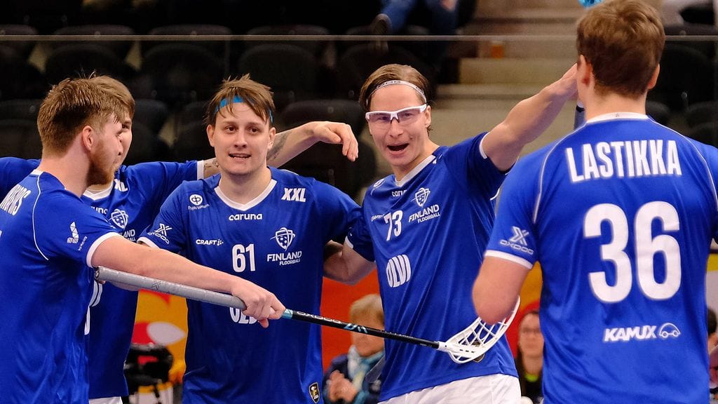 Suomi eteni 11-2-lukemin salibandyn MM-välieriin.