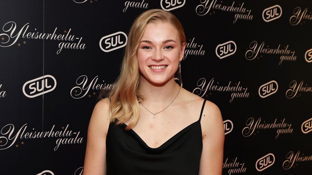 Seiväshypyn EM-kultaa voittanut Wilma Murto palkittiin vuoden suomalaisena yleisurheilijana.