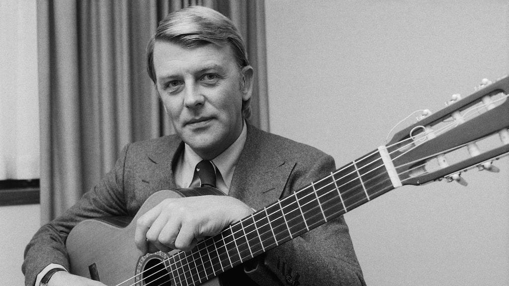 Näyttelijä Sven-Bertil Taube Suomen-vierailunsa aikana Hotelli Intercontinentalissa Helsingissä vuonna 1978. Taube Helsingissä Lucia-juhlan esiintyjänä.