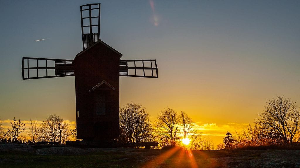 "Auringonlaskun aikaan Uudessakaupungissa". Kuvan nappasi Åke Nygård.