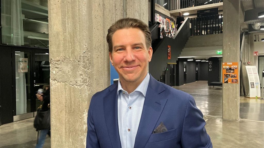 Aku Hirviniemi joutui vuoden 2023 kohun keskelle naisille lähettämisensä seksuaalissävytteisten viestien vuoksi.