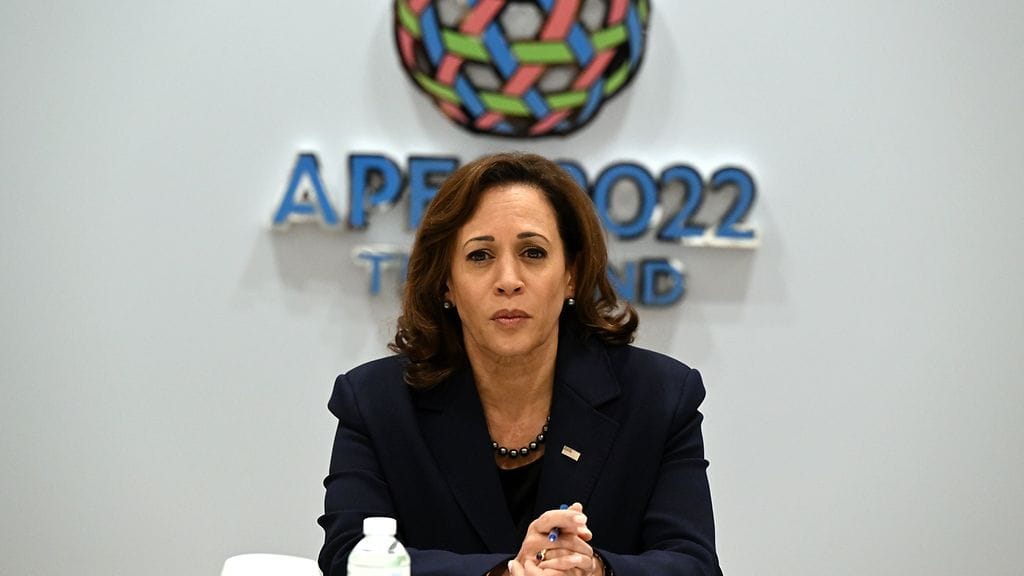 Kamala Harris on parhaillaan Bangkokissa Aasian ja Tyynenmeren alueen huippukokouksessa.
