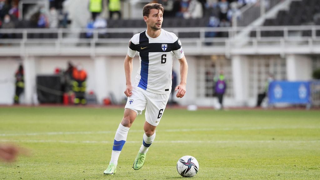 Kaan Kairinen joutuu sivuun Huuhkajista.