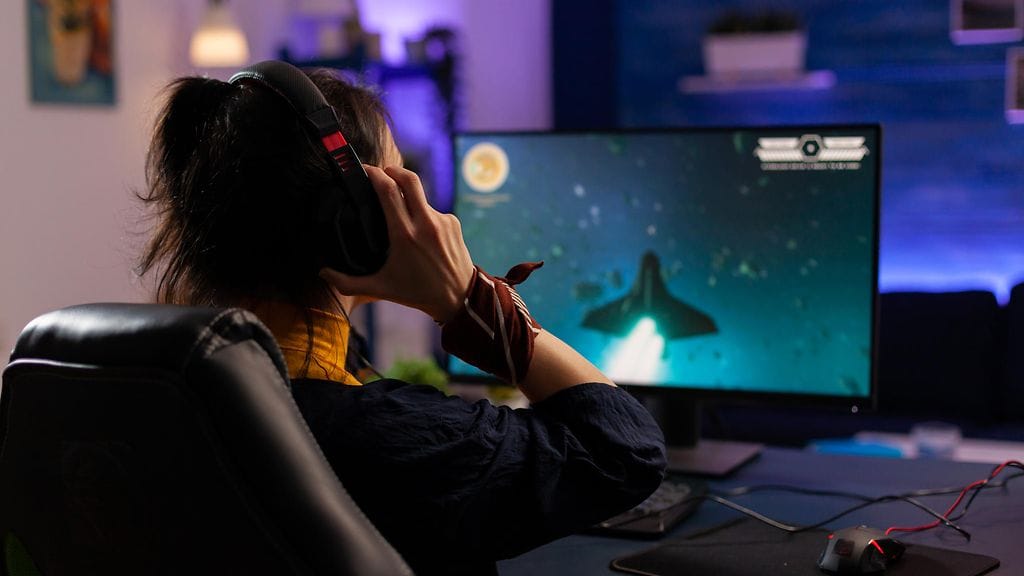 kuulokkeet ja pelaaminen