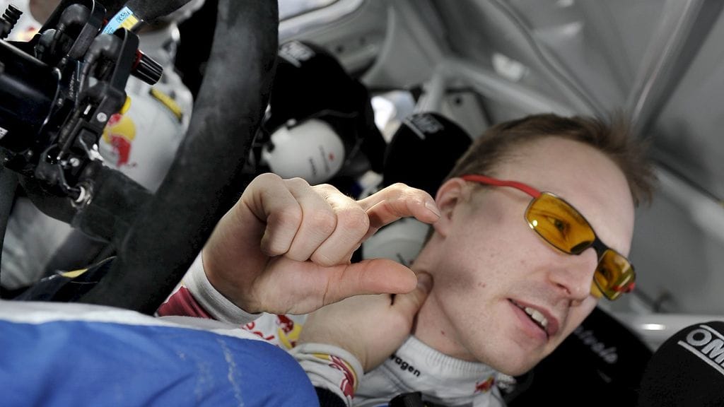 Jari-Matti Latvala on 6,2 sekunnin päässä kolmantena ajavasta Mads Östbergistä.