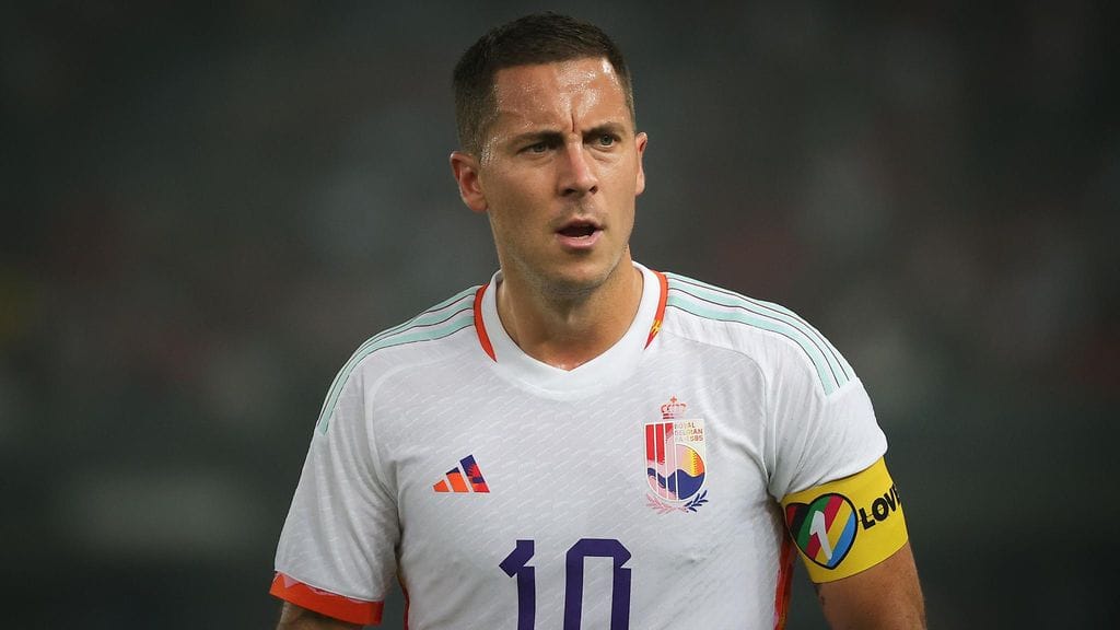 Belgian vieraspaita on valkoinen.