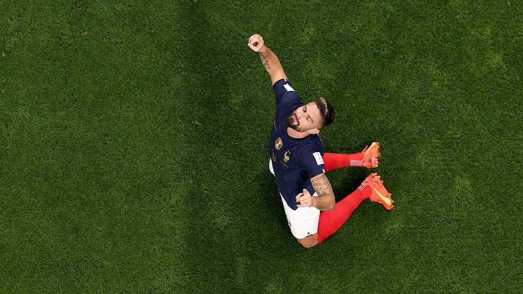 Olivier Giroud teki 50. maalinsa Ranskalle. AC Milan -hyökkääjä on enää yhden osuman päässä Thierry Henrystä.