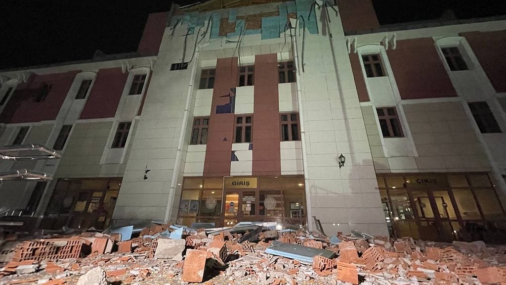 40.2.18599552AOP Turkki maanjäristys