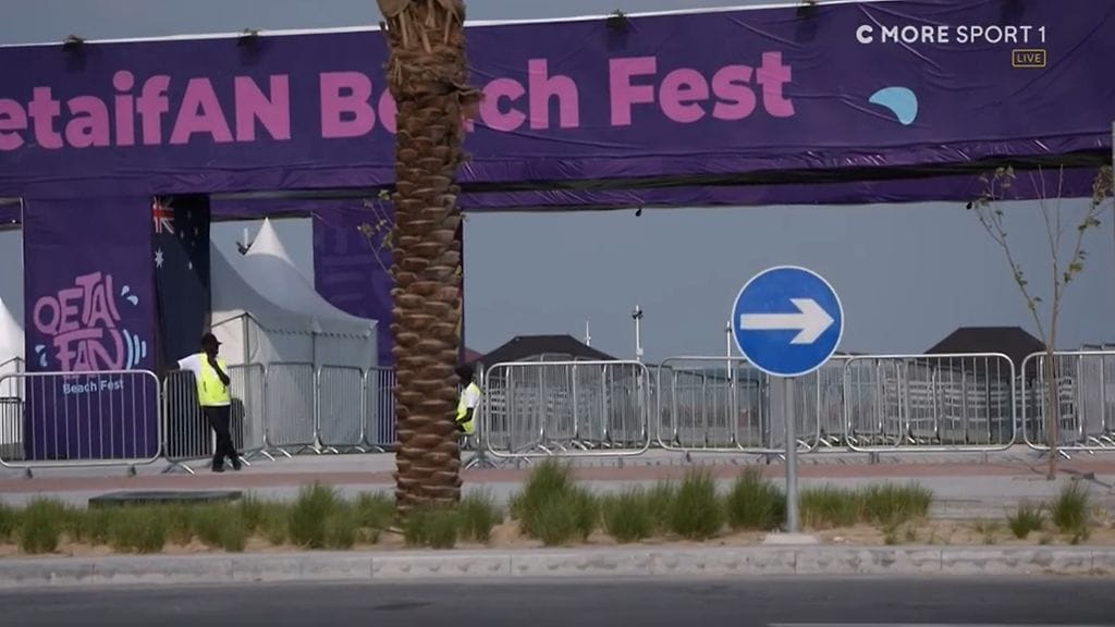 Rannalle rakennettu Qatarin MM-kisojen fanialue oli täysin tyhjä MTV:n vieraillessa paikalla.