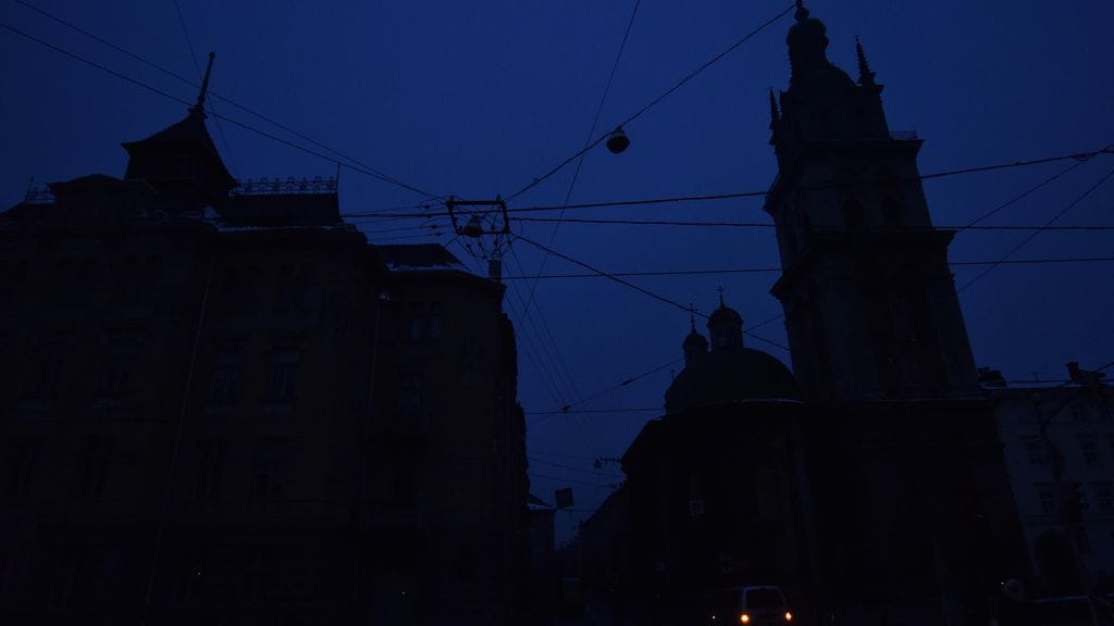 Kuva sähköttömästä Lvivin kaupungista tänään 23. marraskuuta.