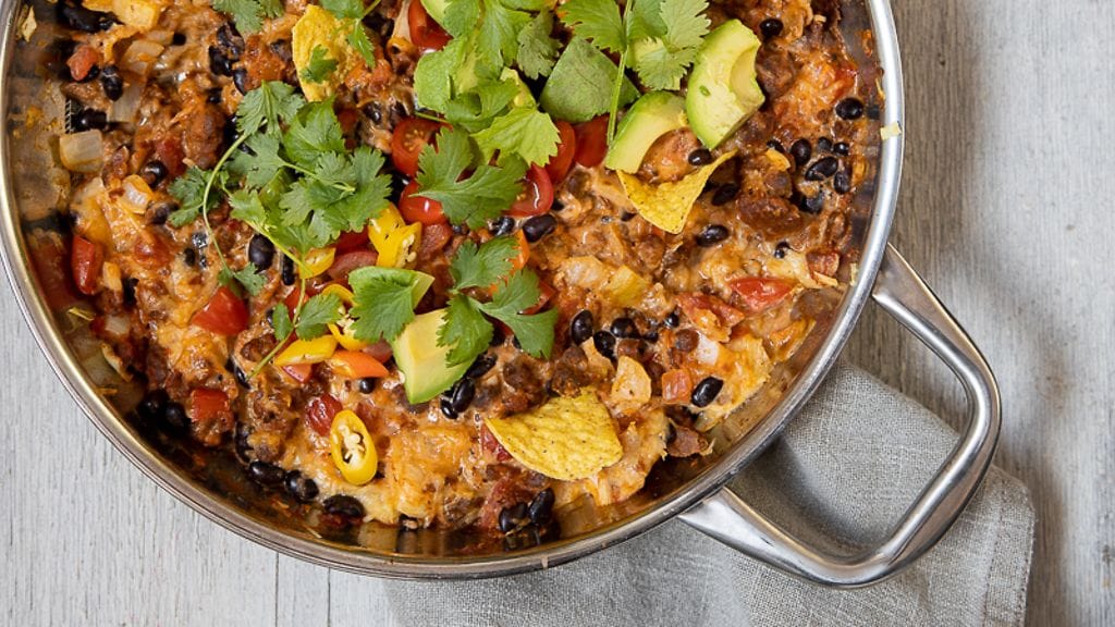 Kuuma Nachodippi valmistuu yhdellä pannulla.