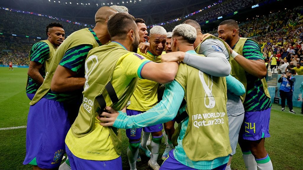 Brasilia aloitti MM-turnauksensa 2-0-voitolla Serbiasta.