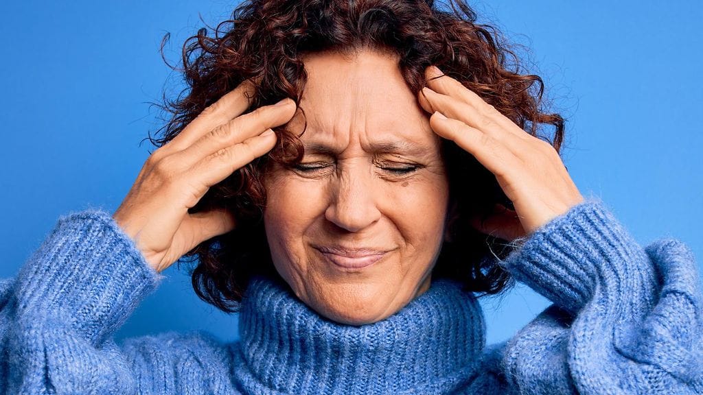 Jatkuva yliajattelu ja murehtiminen on viestintävalmentajan mukaan mahdollista katkaista yllättävän helpon kikan avulla. Kuvituskuva.